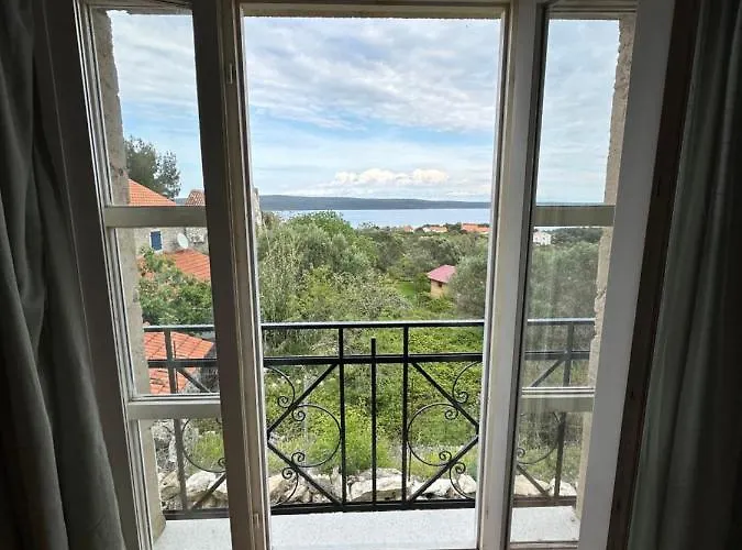 Matisse - 80 M2 With Sea View And Terrace Nerezine