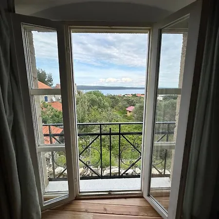 Matisse - 80 M2 With Sea View And Terrace Nerezine